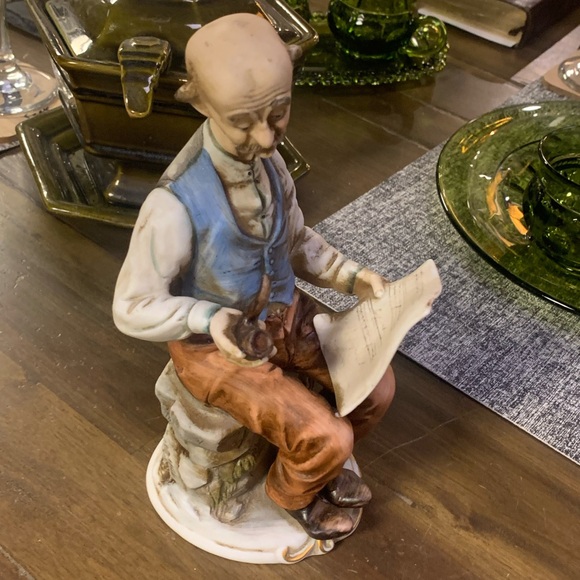 D’arte Other - Vintage Ceramic Figurine of a Man Reading